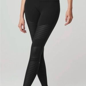 Alo Women's Black Leggings ribbed detail